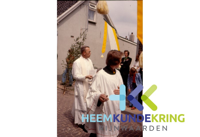 Processie Lobith Met oud pastoor Uitewaal